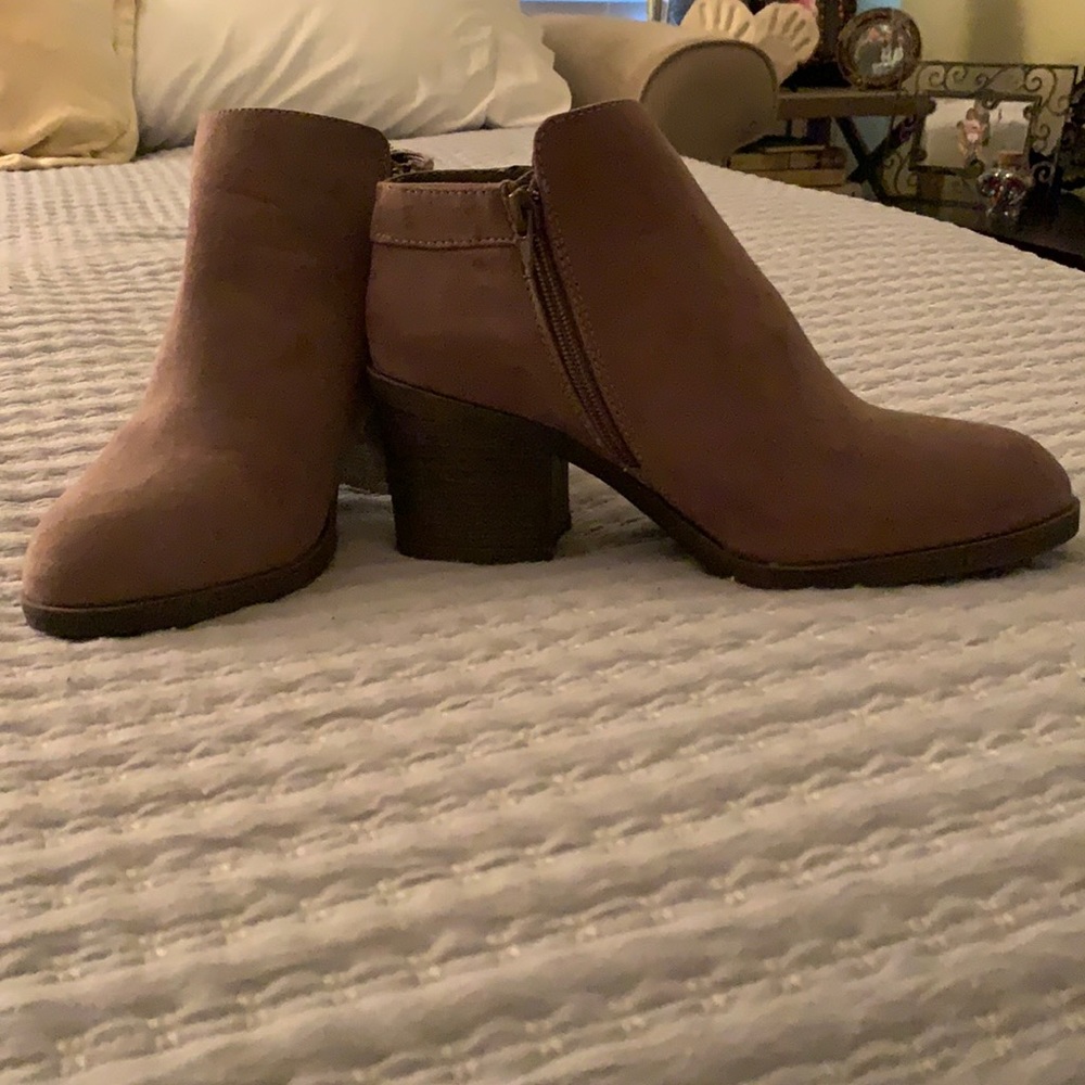 BRAND NEW, NEVER BEEN WORN -Bamboo ankle booties!